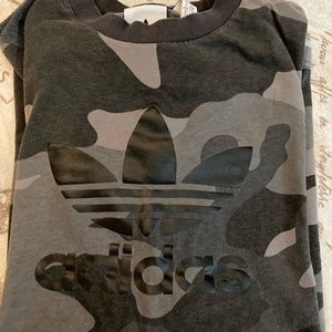 Men’s Large Adidas tshirt. GUC. Black logo on gray camo.